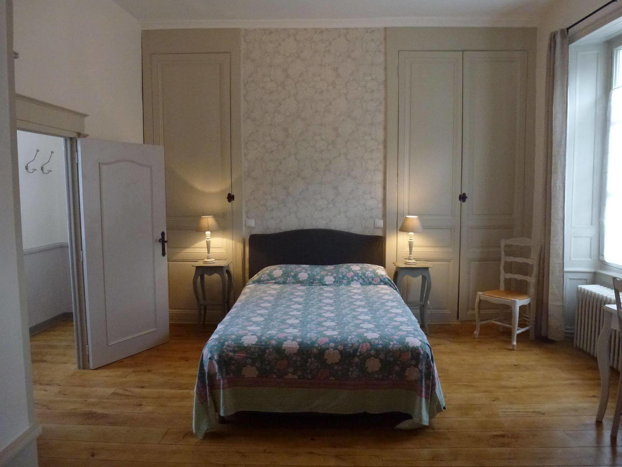 Hotel De Biencourt Azay-le-Rideau Bagian luar foto
